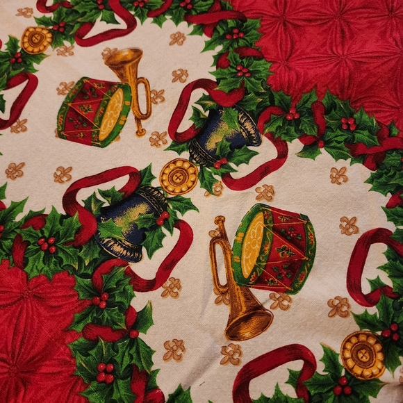 Wilton Court Christmas Holiday Tablecloth Marching Band Instrument Bears Soldier - Picture 9 of 11